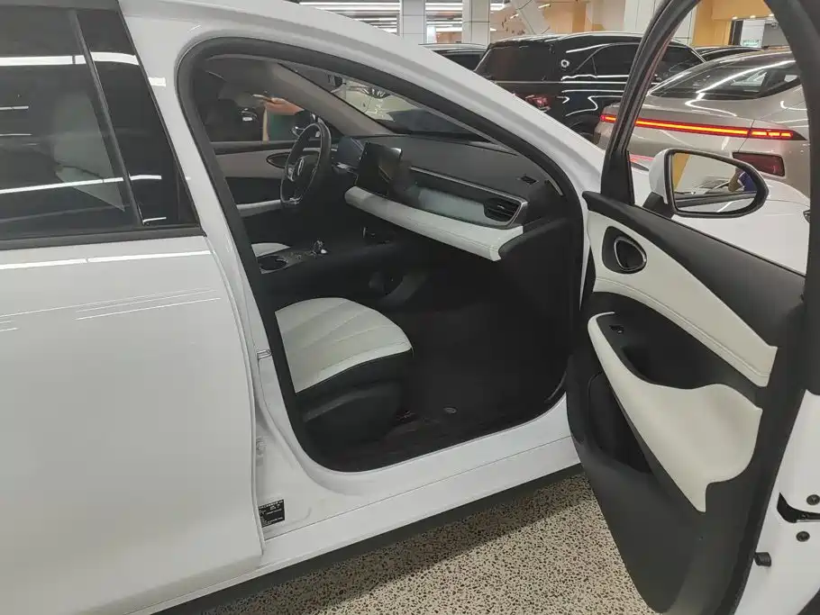 BYD Seal 05 DM-i 2025 — фото 8