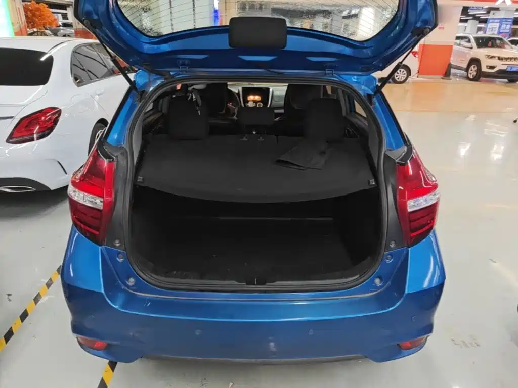 Toyota Yaris L 2018 — фото 19