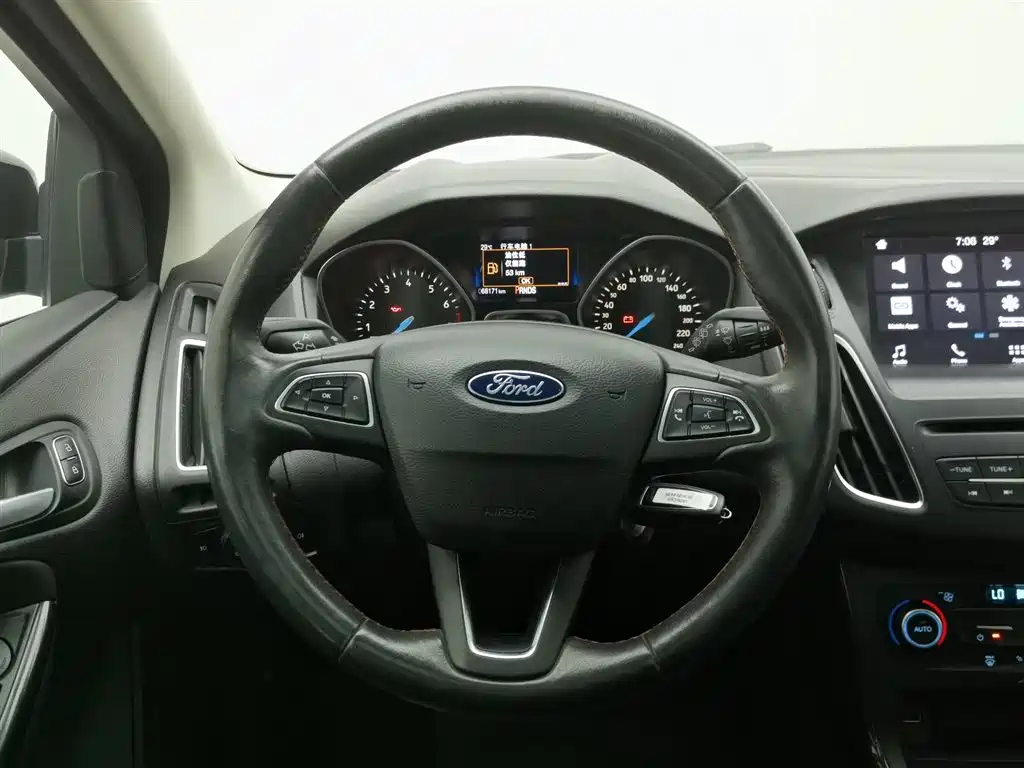 Ford Focus 2017 — фото 11