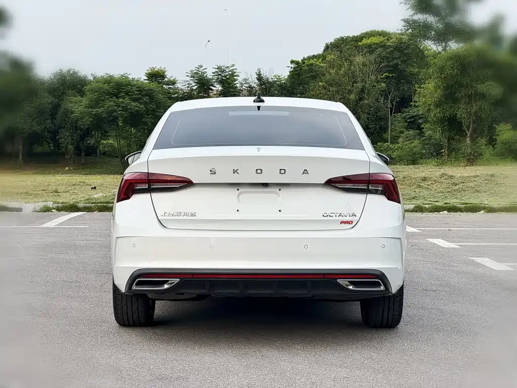 Skoda Octavia 2023 — фото 8