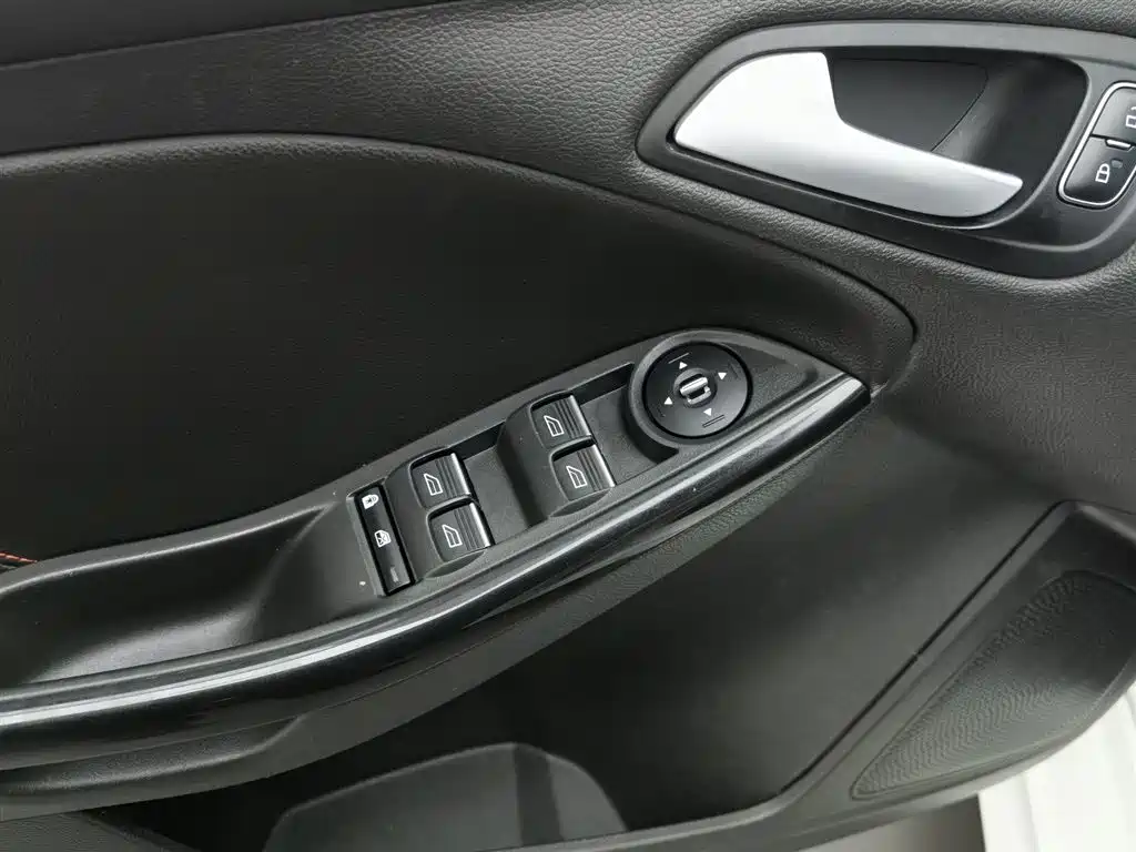 Ford Focus 2017 — фото 9