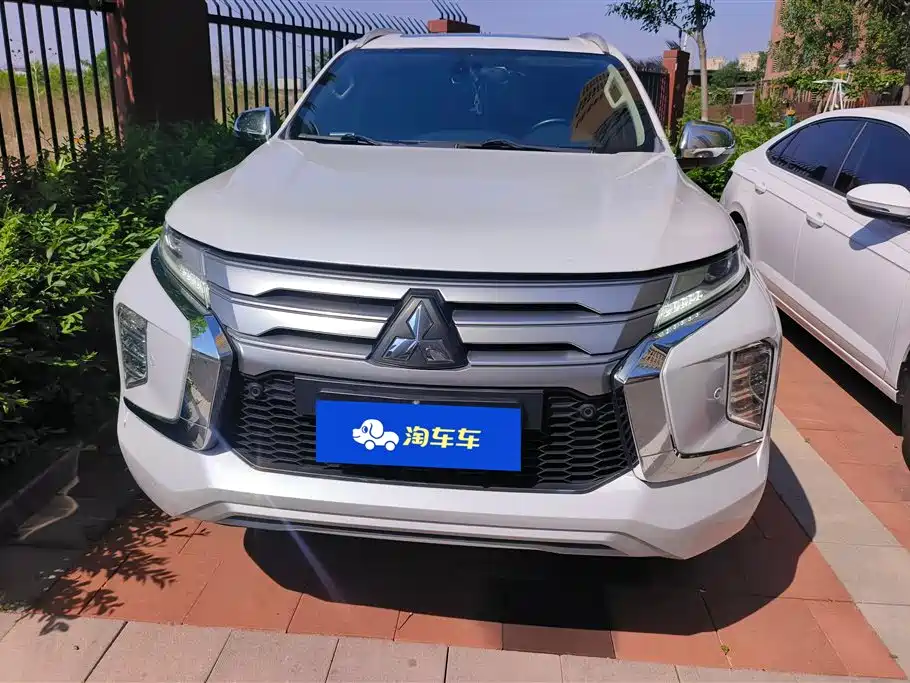 Mitsubishi Pajero Sport 2020 — фото 2