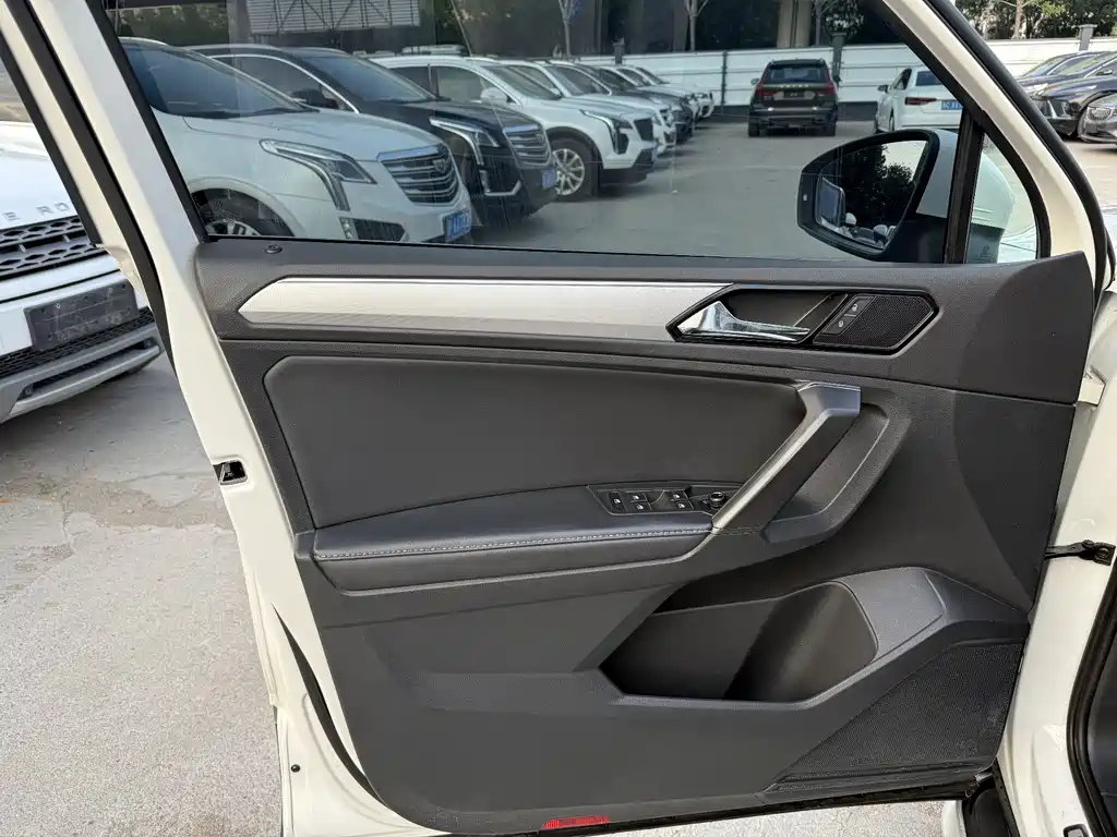Volkswagen Tiguan L 2017 — фото 3