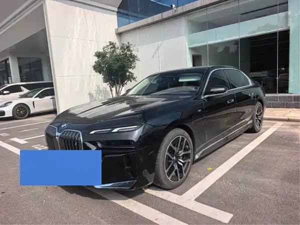 BMW i7 2025