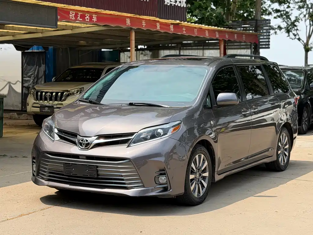 Toyota Sienna 2020 — фото 1
