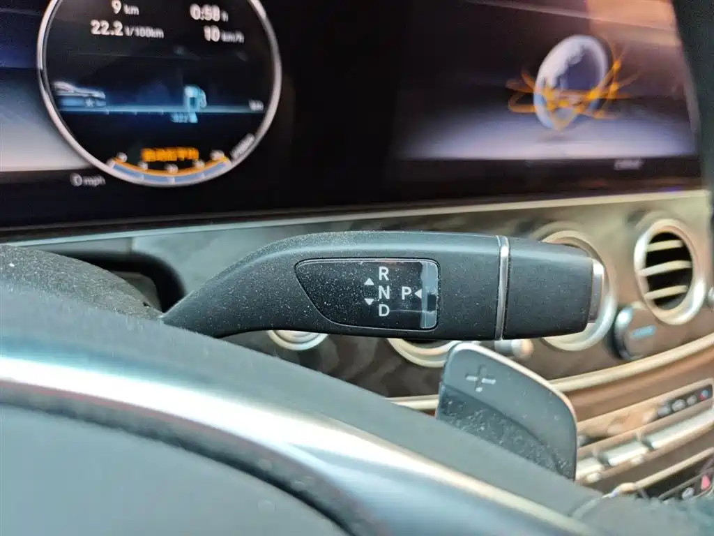 Mercedes-Benz E-Class 2018 — фото 15