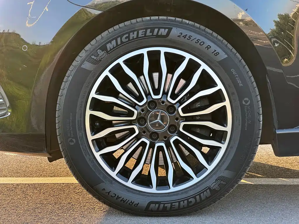 Mercedes-Benz V-Class 2018 — фото 16