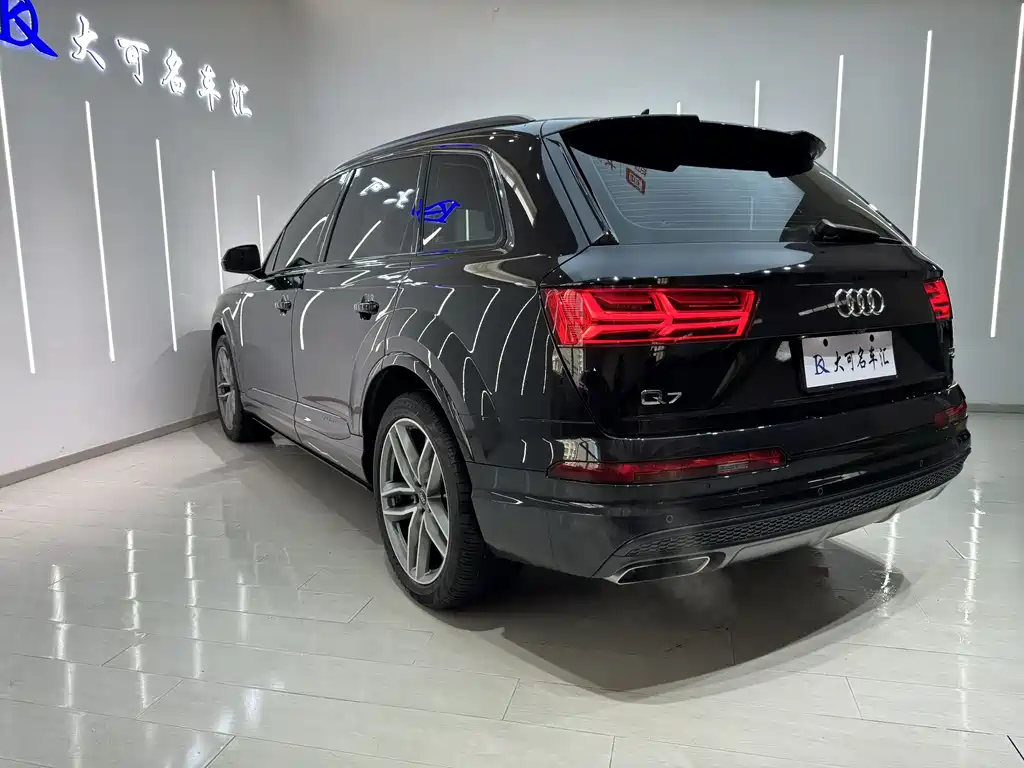 Audi Q7 2020 — фото 7