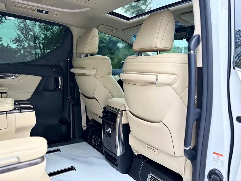 Toyota Alphard 2021 — фото 19