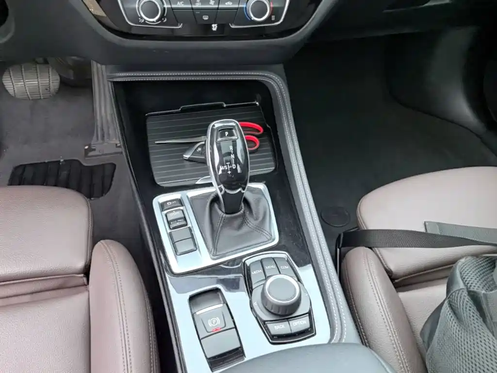 BMW 1 Series 2020 — фото 10