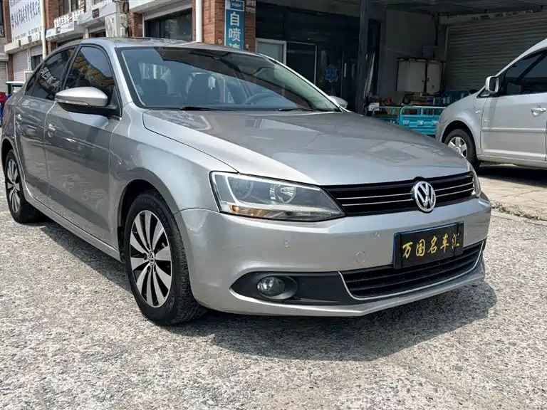 Volkswagen Sagitar 2013
