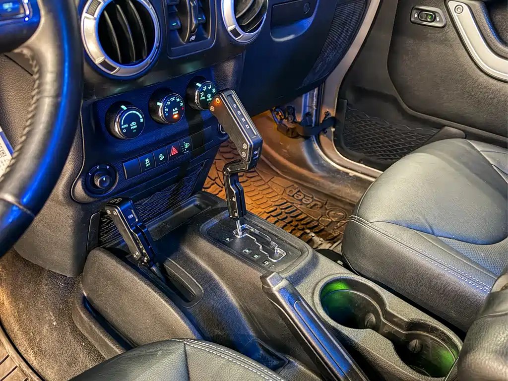 Jeep Wrangler 2015 — фото 24