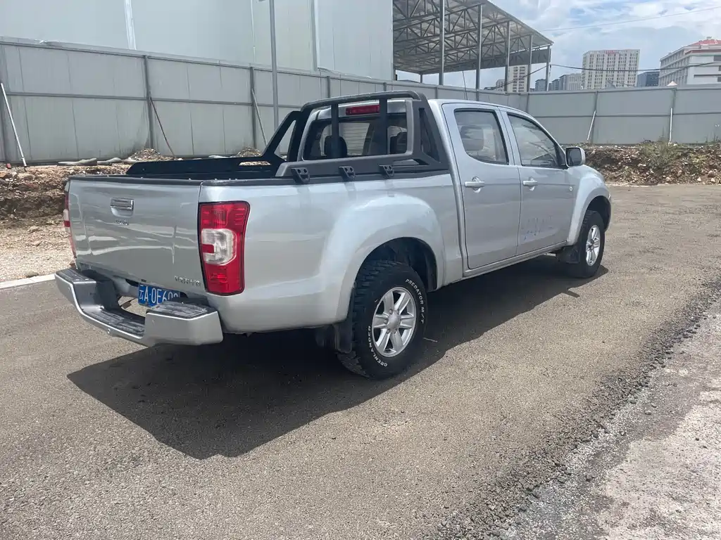 Isuzu RE-MAX 2020