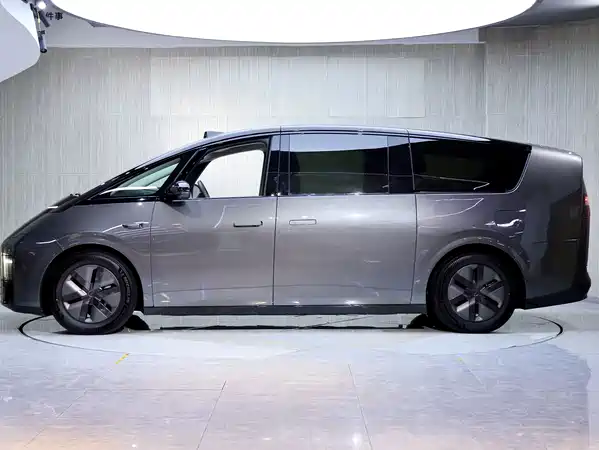 Li Auto MEGA 2024