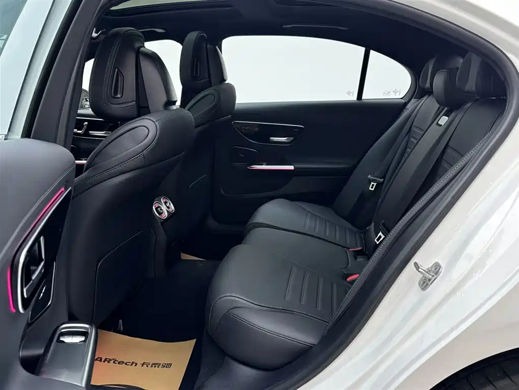 Mercedes-Benz C-Class 2025 — фото 9