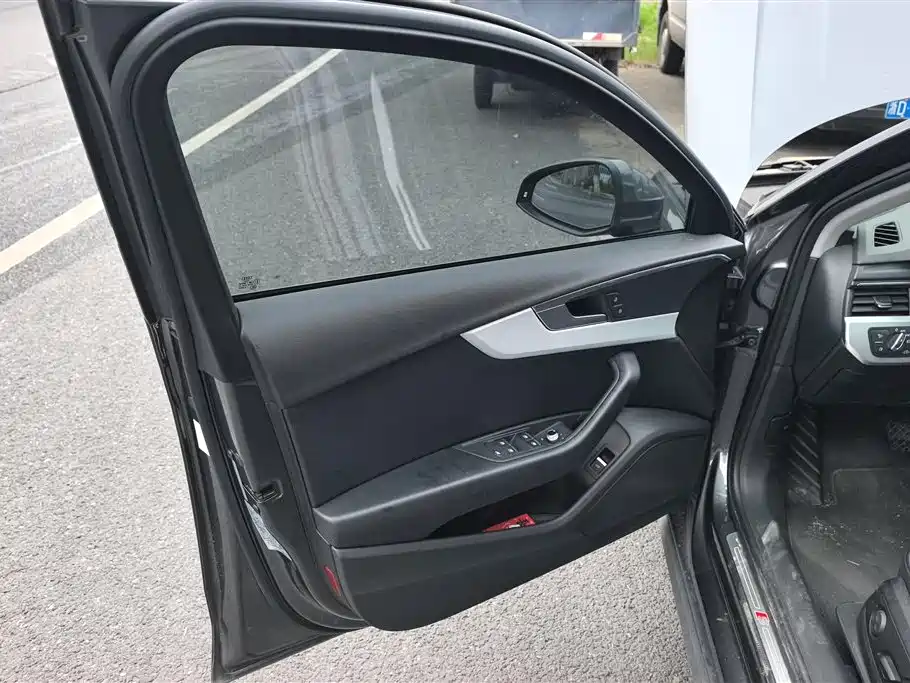 Audi A4L 2021