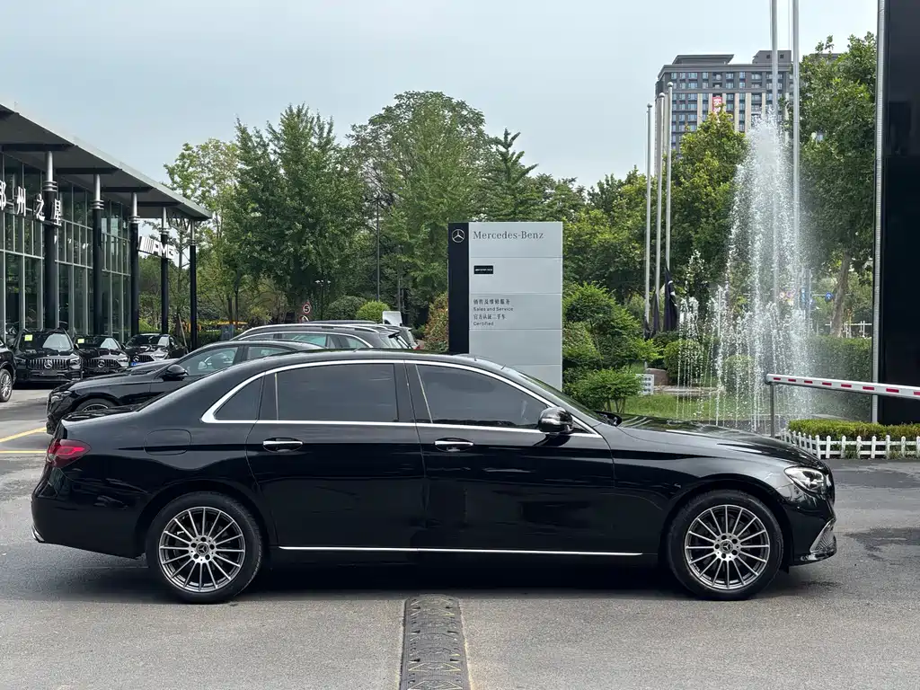 Mercedes-Benz E-Class 2022