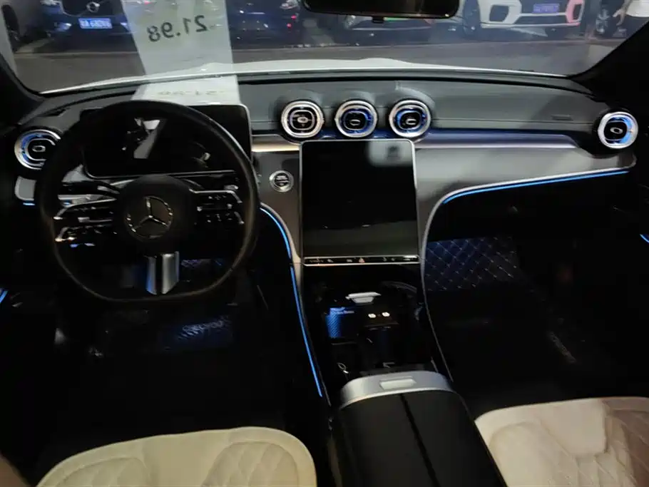 Mercedes-Benz C-Class 2023 — фото 12