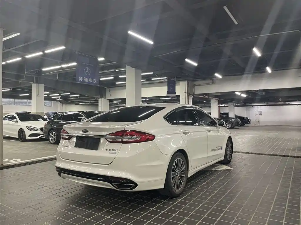 Ford Mondeo 2017 — фото 9