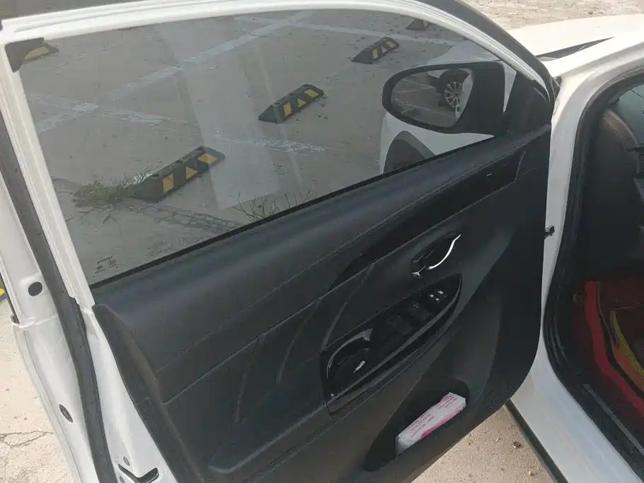 Toyota Yaris L 2022