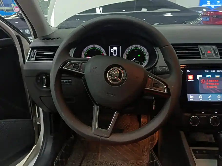 Skoda Octavia 2019 — фото 15