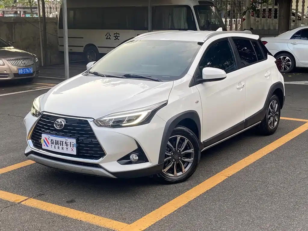 Toyota Yaris L 2023