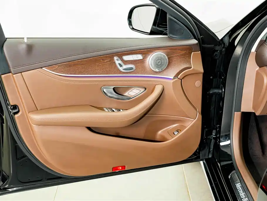 Mercedes-Benz E-Class 2023 — фото 16