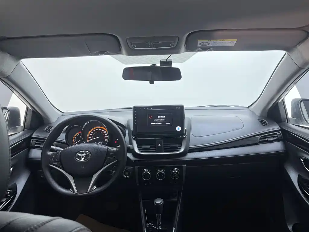 Toyota Yaris L 2022 — фото 22