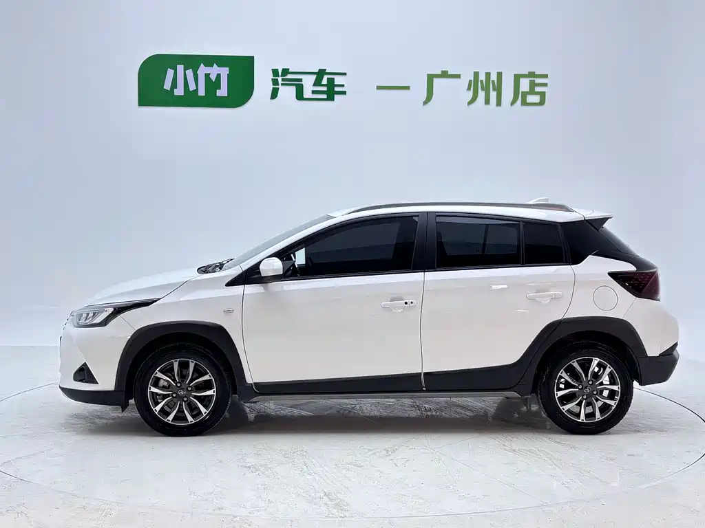 Toyota Yaris L 2022 — фото 11