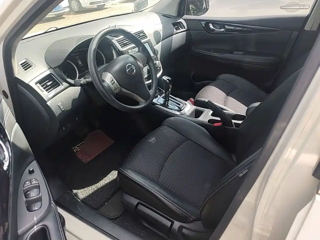 Nissan Tiida 2018 — фото 15