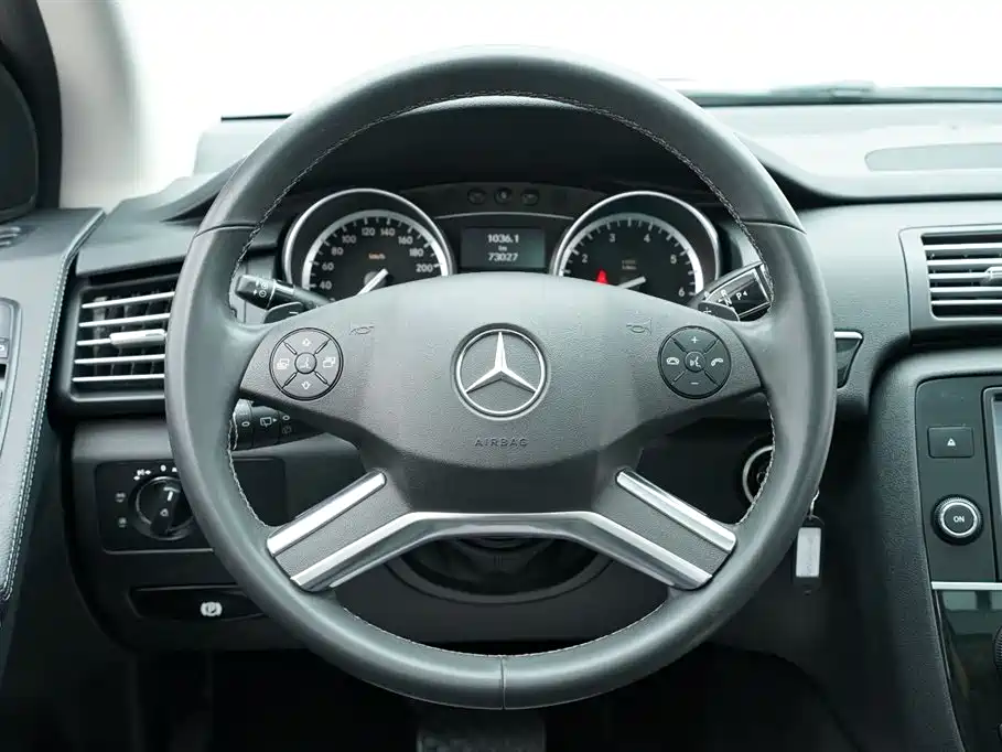 Mercedes-Benz R-Class 2017 — фото 18