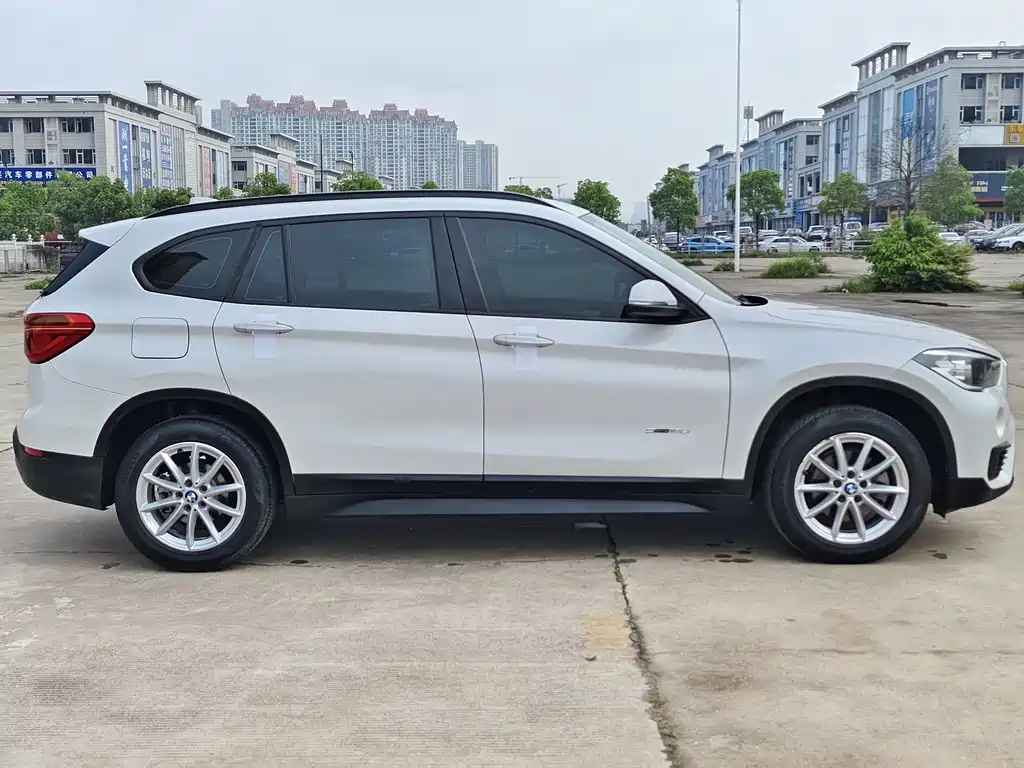 BMW X1 2017 — фото 8