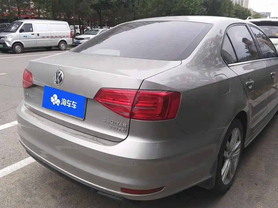 Volkswagen Sagitar 2018