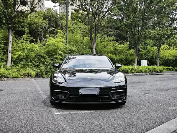 Porsche Panamera 2023