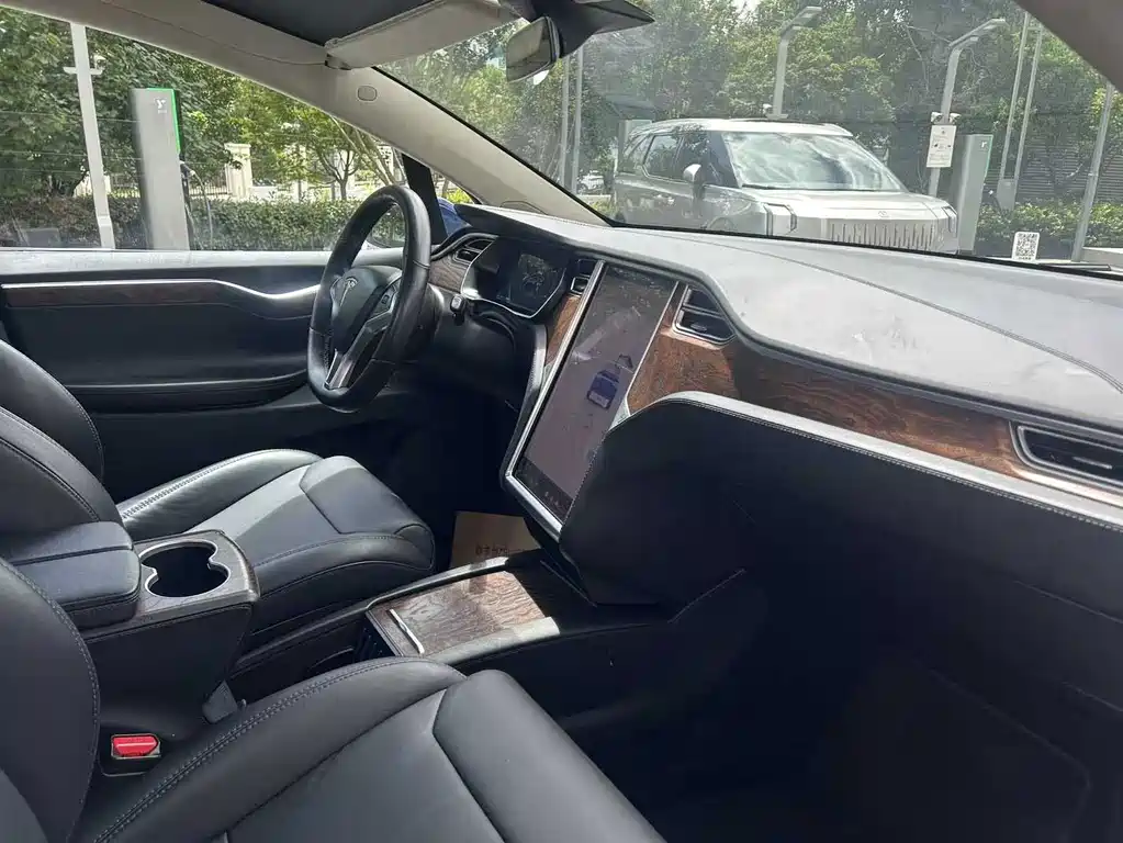 Tesla Model X 2018 — фото 5