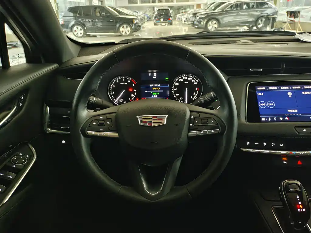Cadillac XT4 2022 — фото 15