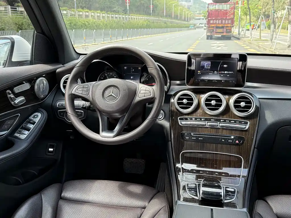 Mercedes-Benz GLC 2017 — фото 14