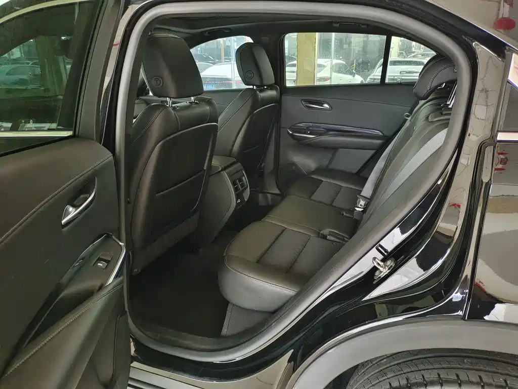 Cadillac XT4 2022 — фото 17
