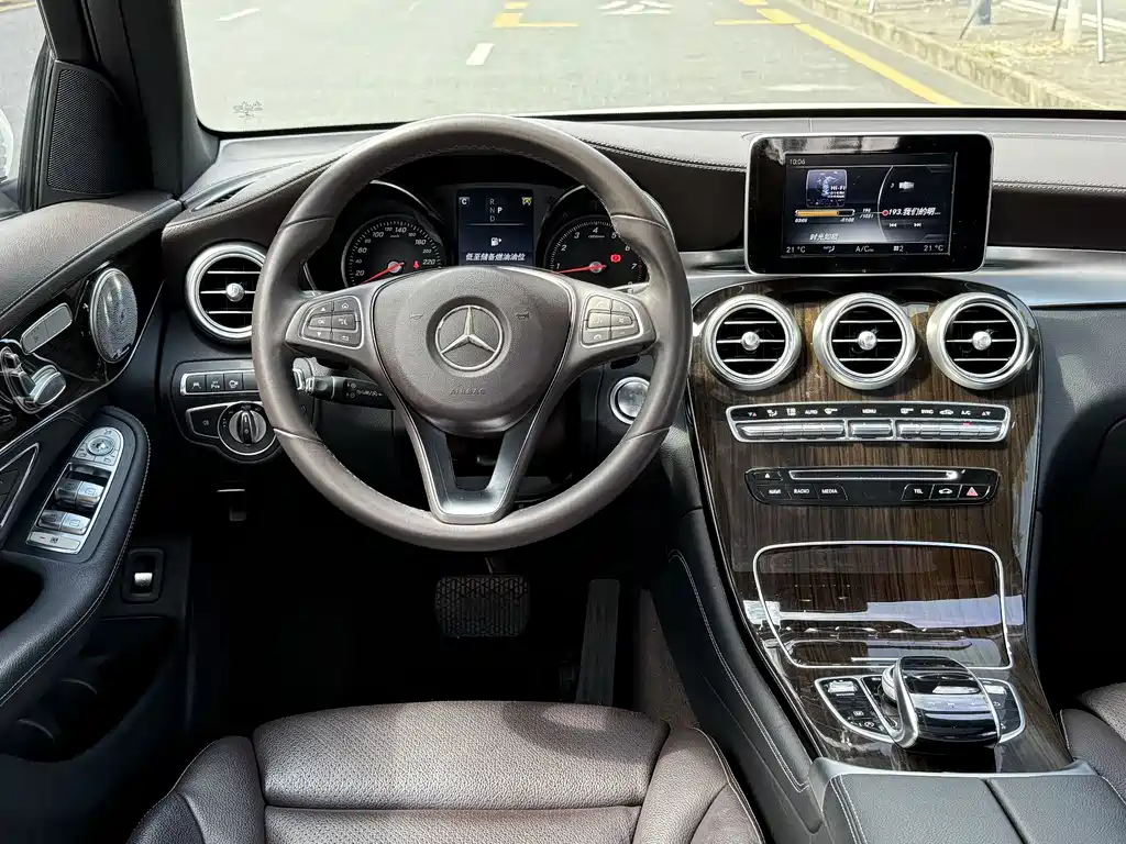 Mercedes-Benz GLC 2017 — фото 15