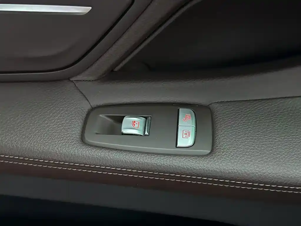 BMW 7 Series 2019 — фото 18