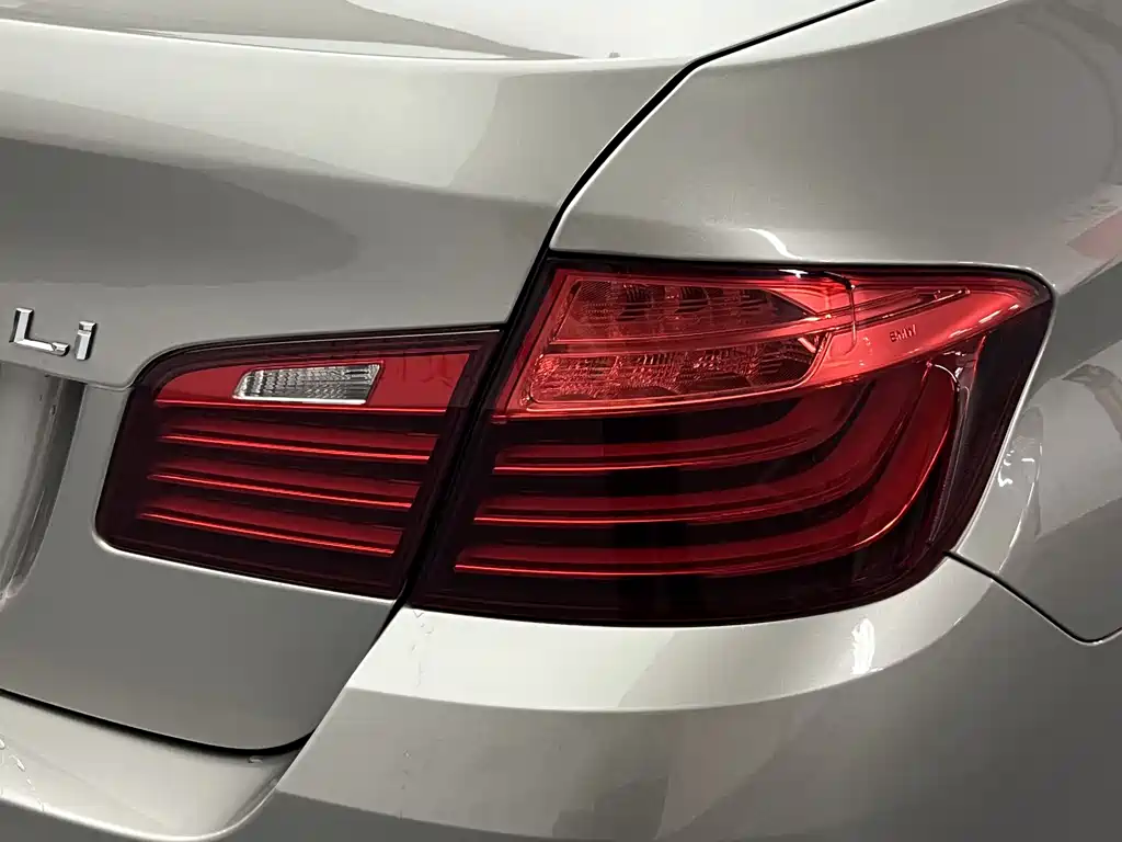 BMW 5 Series 2014 — фото 23
