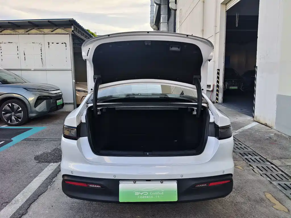 BYD Seal 05 DM-i 2025 — фото 15