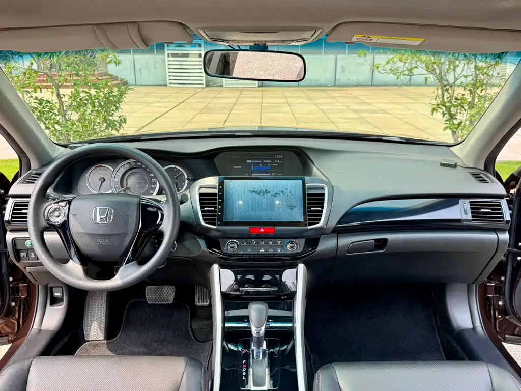 Honda Accord 2016 — фото 10