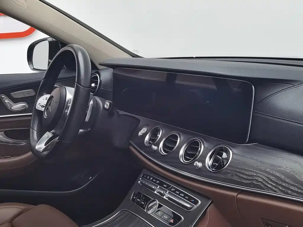 Mercedes-Benz E-Class 2019 — фото 22