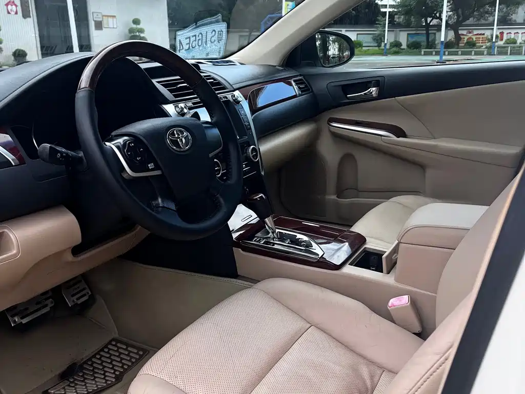 Toyota Camry 2014 — фото 7