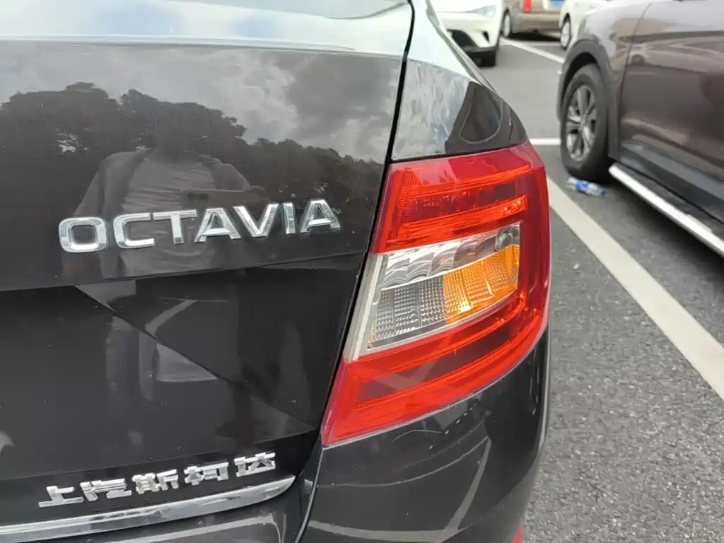 Skoda Octavia 2017 — фото 8
