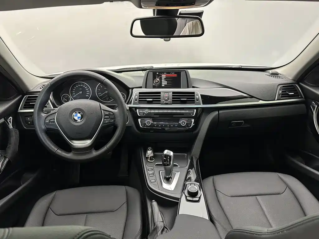 BMW 3 Series 2017 — фото 13