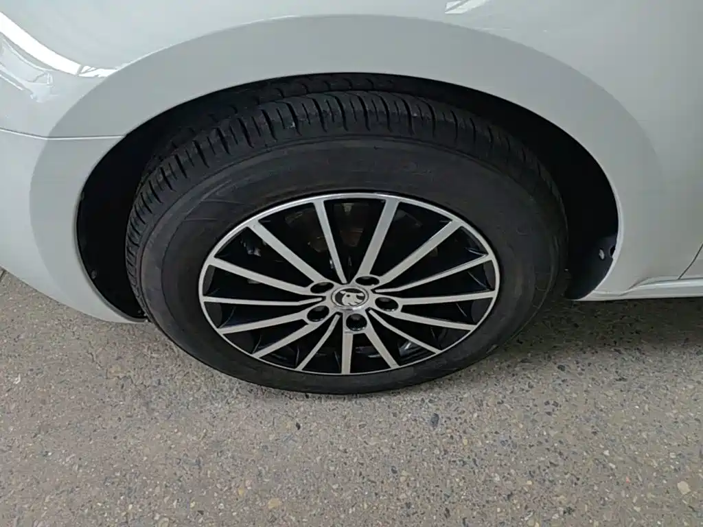 Skoda Octavia 2017 — фото 23