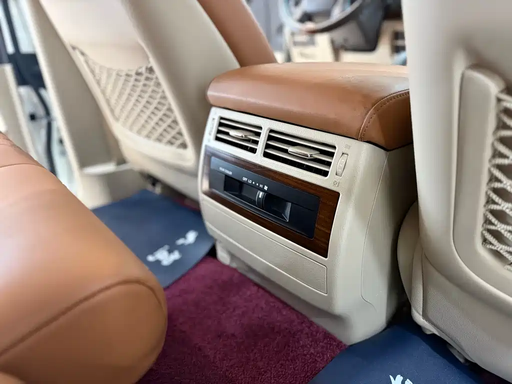 Toyota Land Cruiser 2018 — фото 14