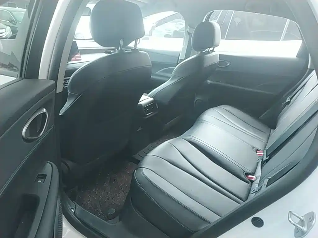 BYD Seal 05 DM-i 2025 — фото 14